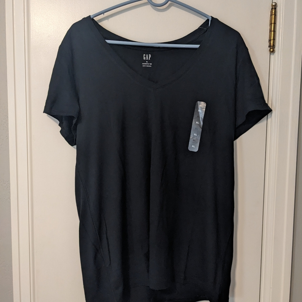 NWT Gap Favorite T